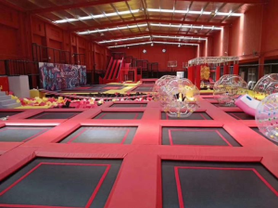 Trampoline Park ในร่มสำหรับผู้ใหญ่